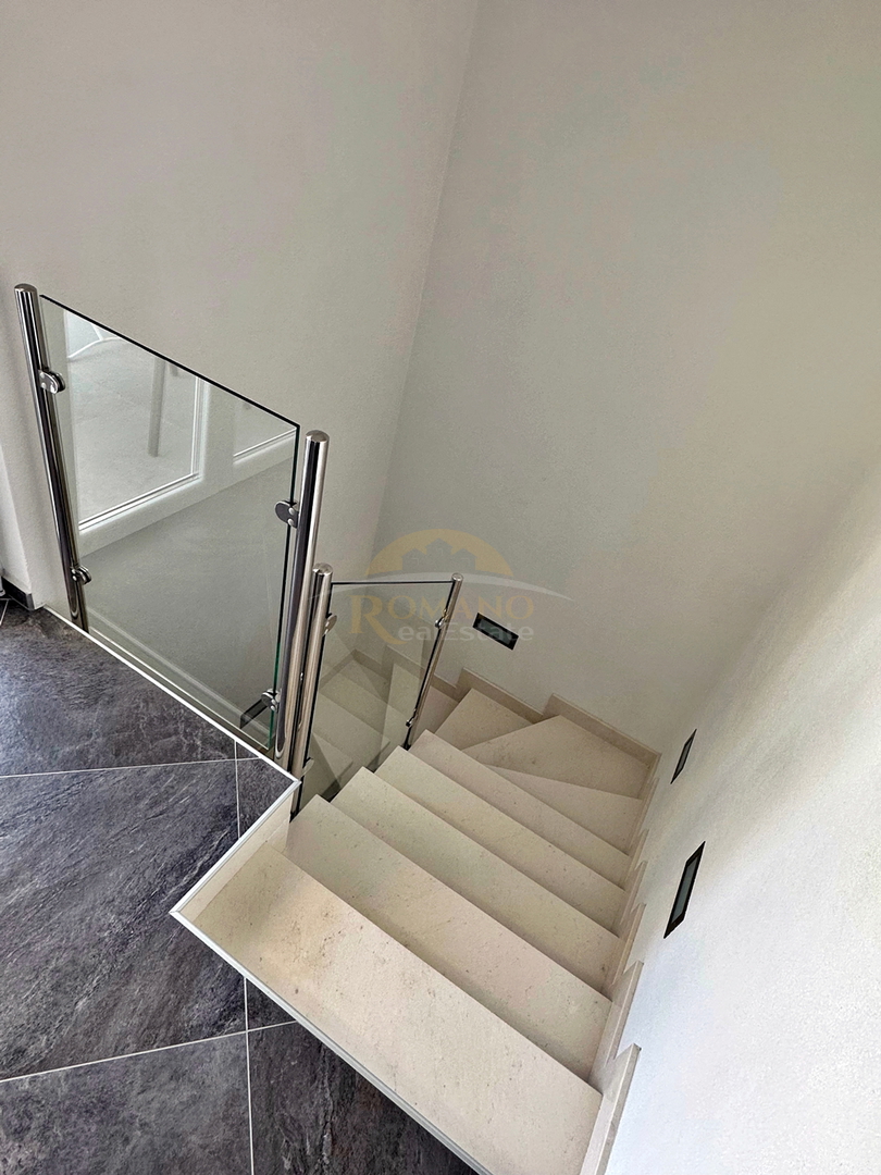 Vrhunsko urejena hiša na Čiovu/Okrug Gornji s prekrasnim odprtim razgledom